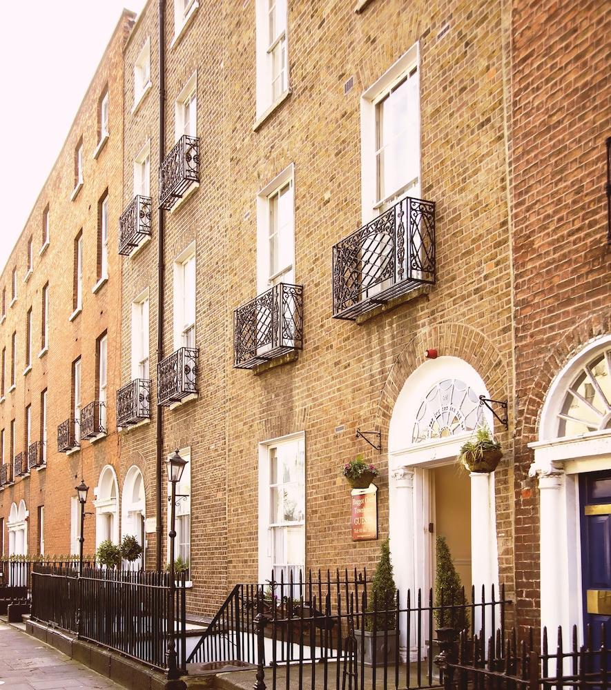 Baggot Court Townhouse Hotel Dublin Exterior photo