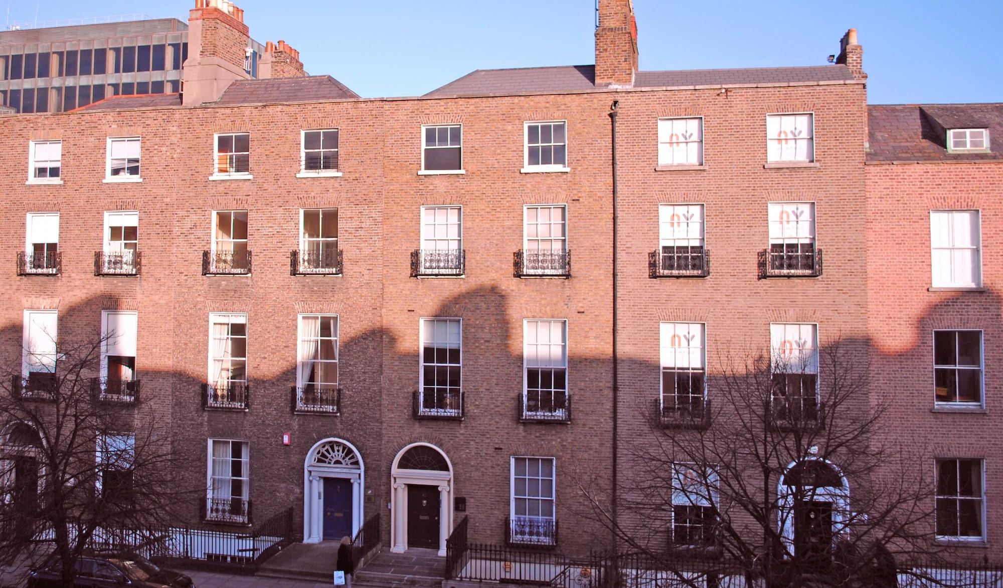 Baggot Court Townhouse Hotel Dublin Exterior photo