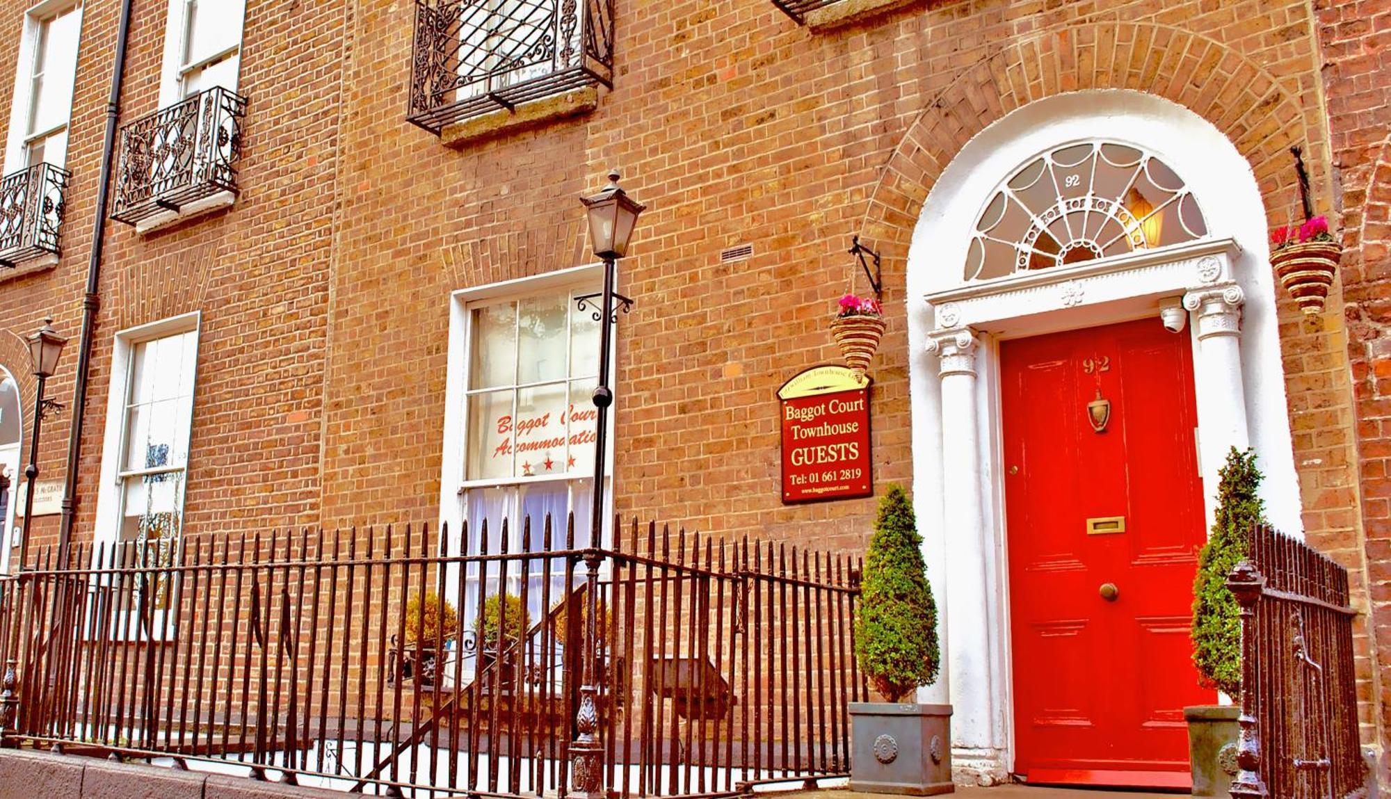 Baggot Court Townhouse Hotel Dublin Exterior photo