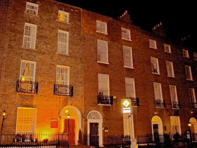 Baggot Court Townhouse Hotel Dublin Exterior photo